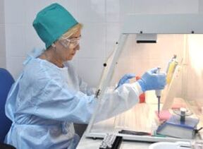 Durchführung eines Stuhltests auf Wurmeier